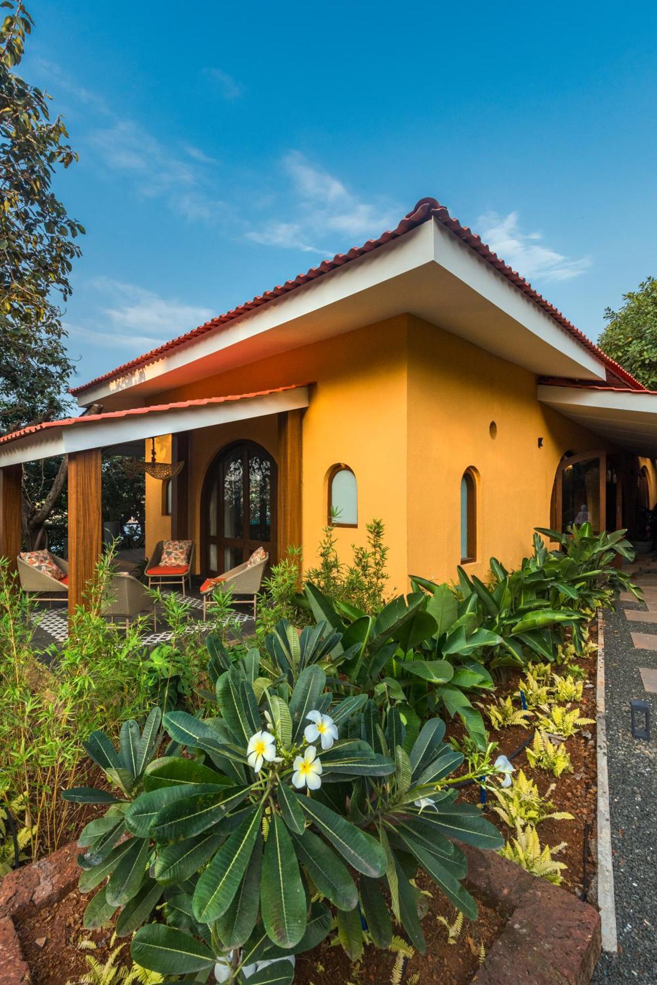 Saffronstays Athaang, Dapoli Anjarle Bagian luar foto